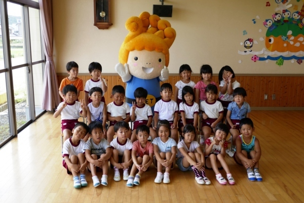 福田保育園の子供と遊んだ画像
