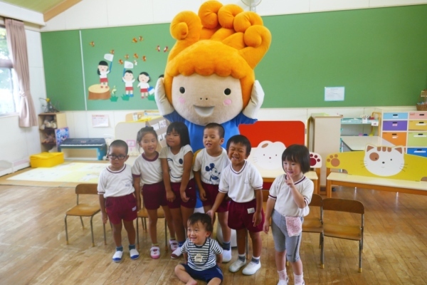 美和幼稚園の子供と遊んだ画像