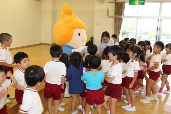 行幸幼稚園の子供と遊んだ画像2