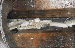 画像：下水管からでてきた油の塊