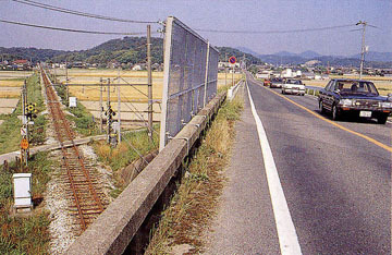 交通量の増えた大富の跨線橋の画像