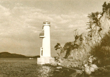牛窓海域に灯台の画像