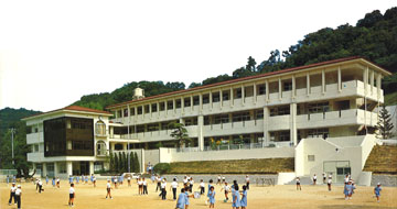 西小学校校舎の画像