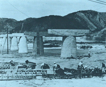 （写真）昭和38年に完成した備前大橋