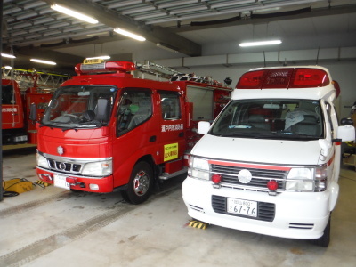 救急車と消防車の画像