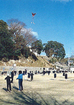 （写真）たこあげ集会