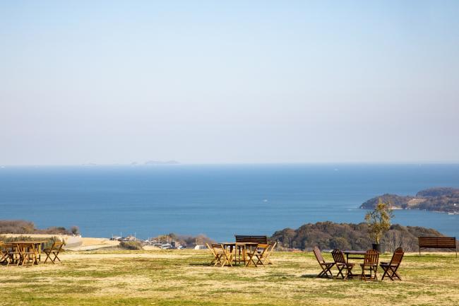 牛窓オリーブ園から海を臨む風景