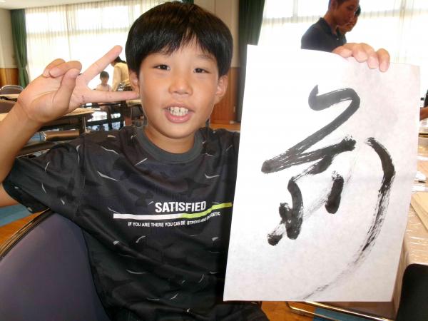 宿題の後は好きな文字で書道体験！！COOL！