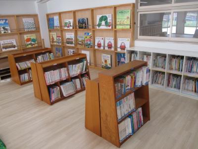 裳掛こども園絵本コーナーの画像