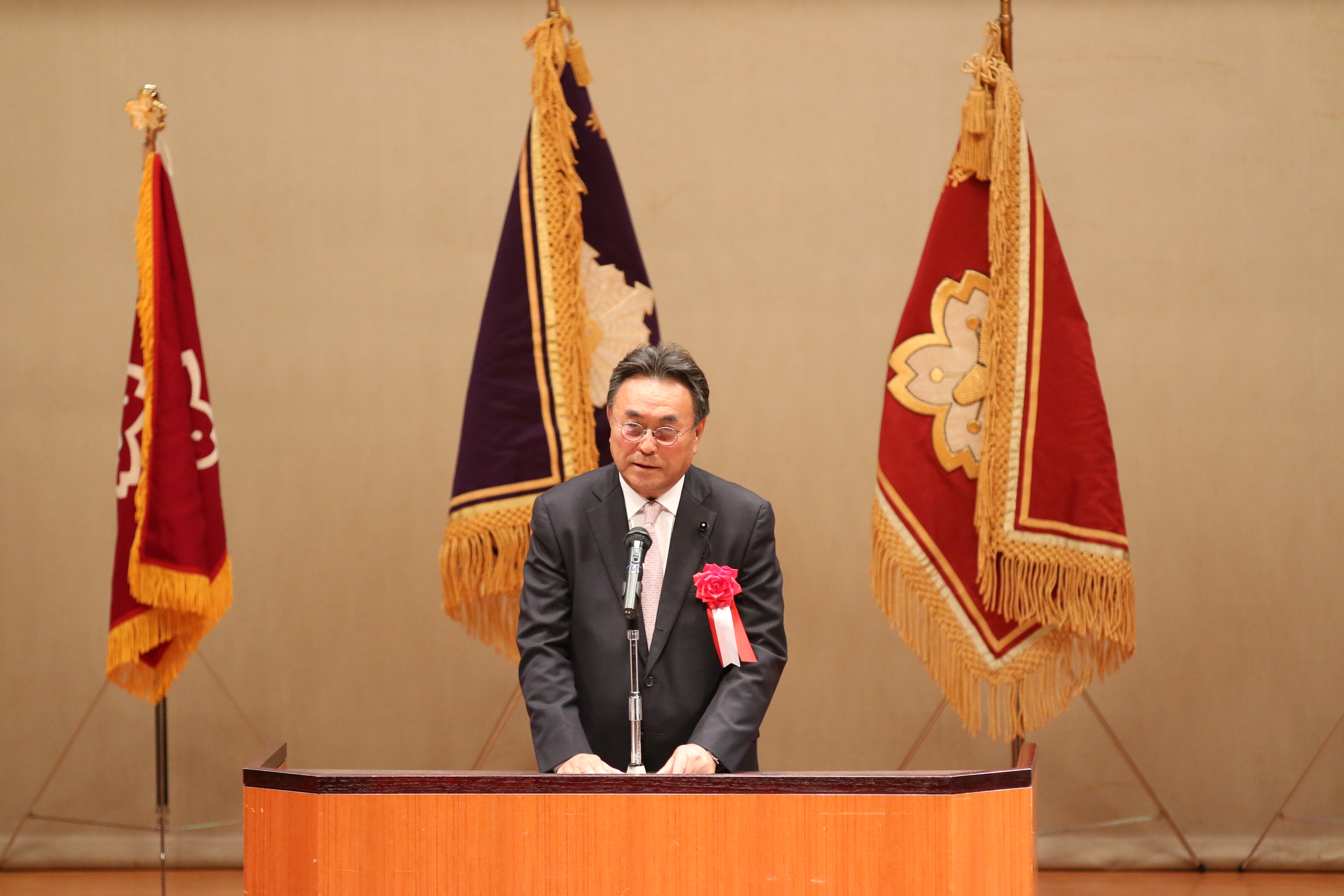 神宝　県議会議員