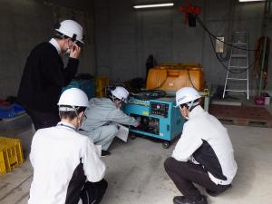 発電機を操作しています