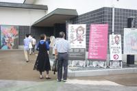 博物館入り口前の画像