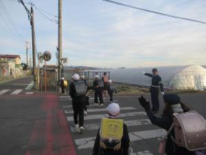 R7あいさつ運動12-2